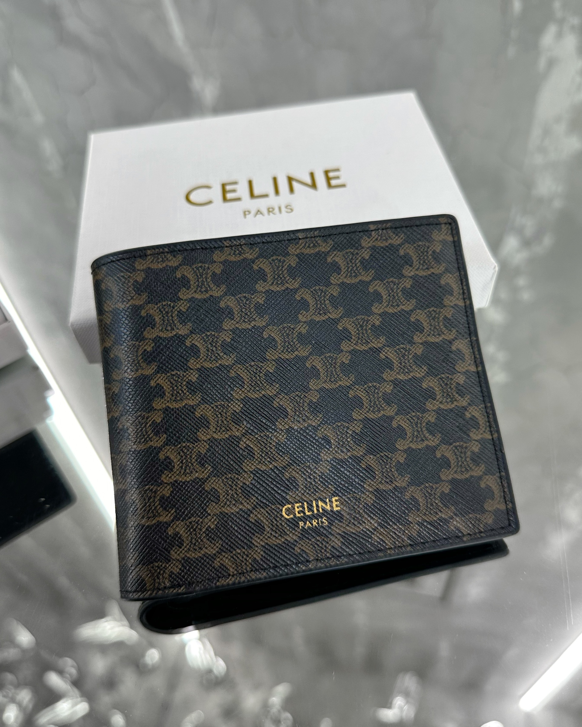 CELINE — NO LOGO STORE