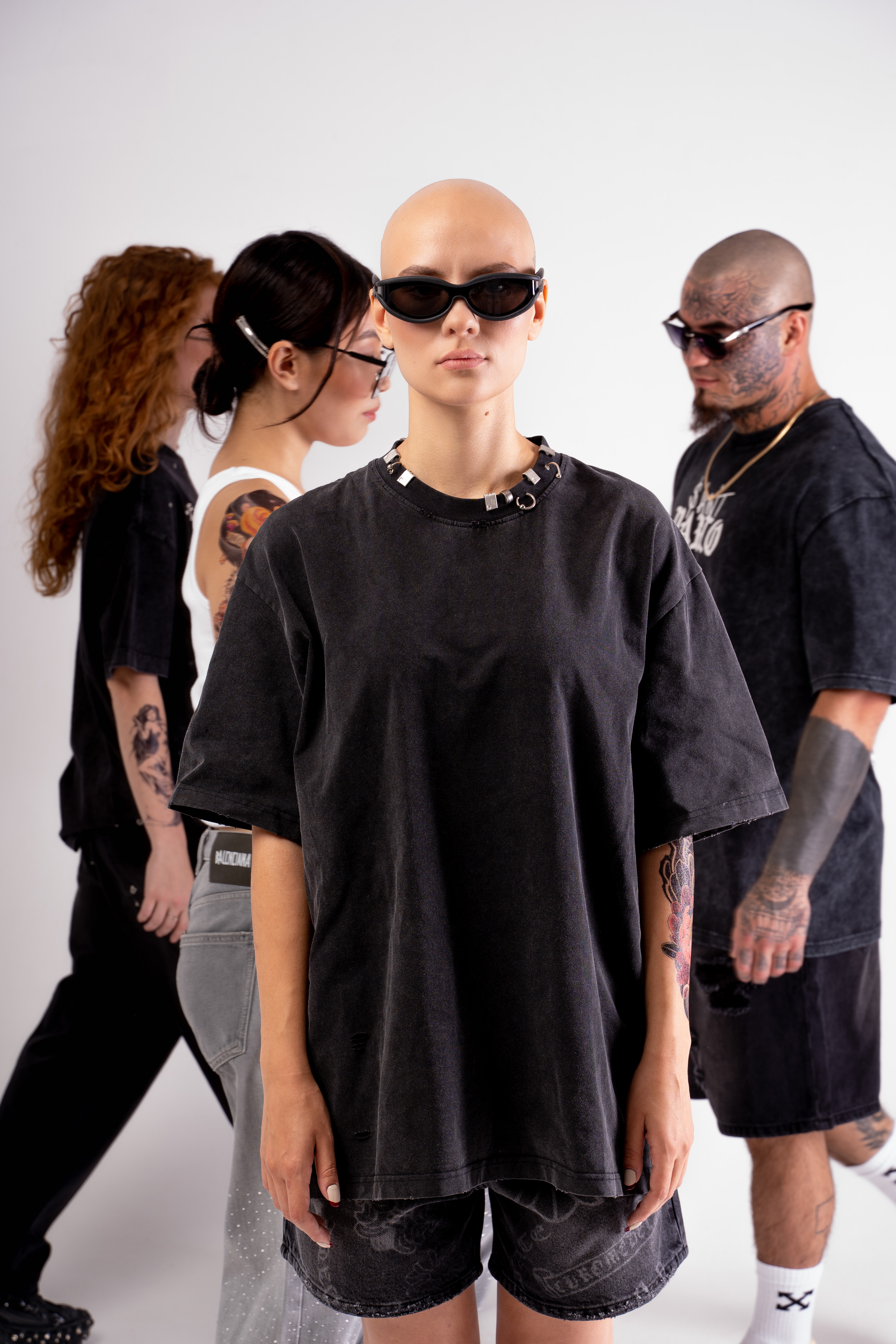 WOMEN — 01 / ЖЕНСКАЯ · NO LOGO STORE
