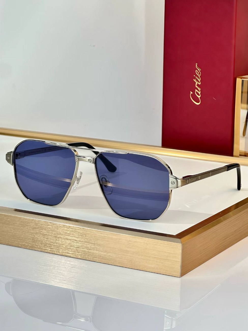 CARTIER — NO LOGO STORE