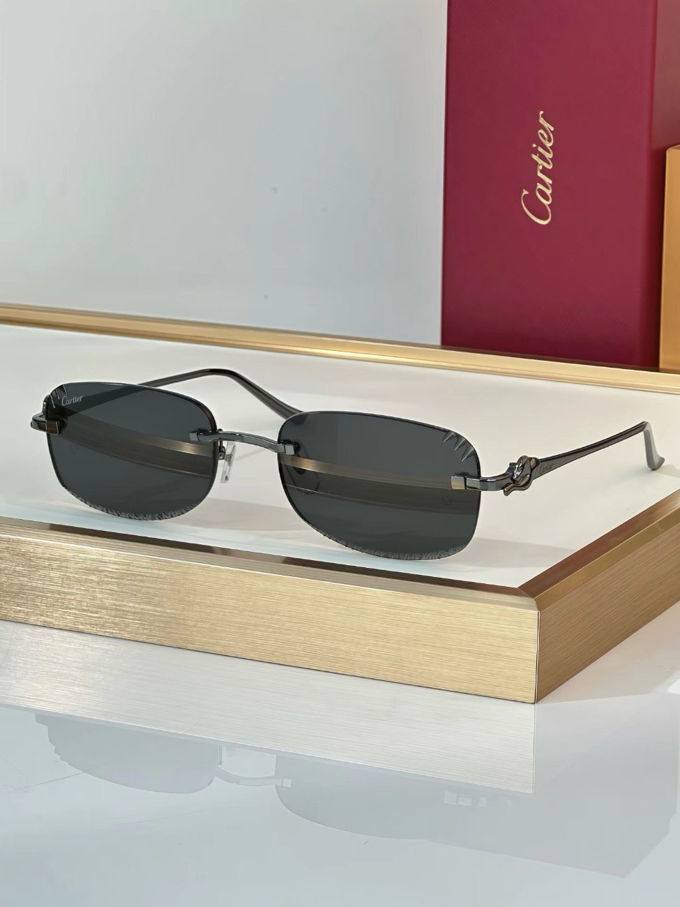 CARTIER — NO LOGO STORE