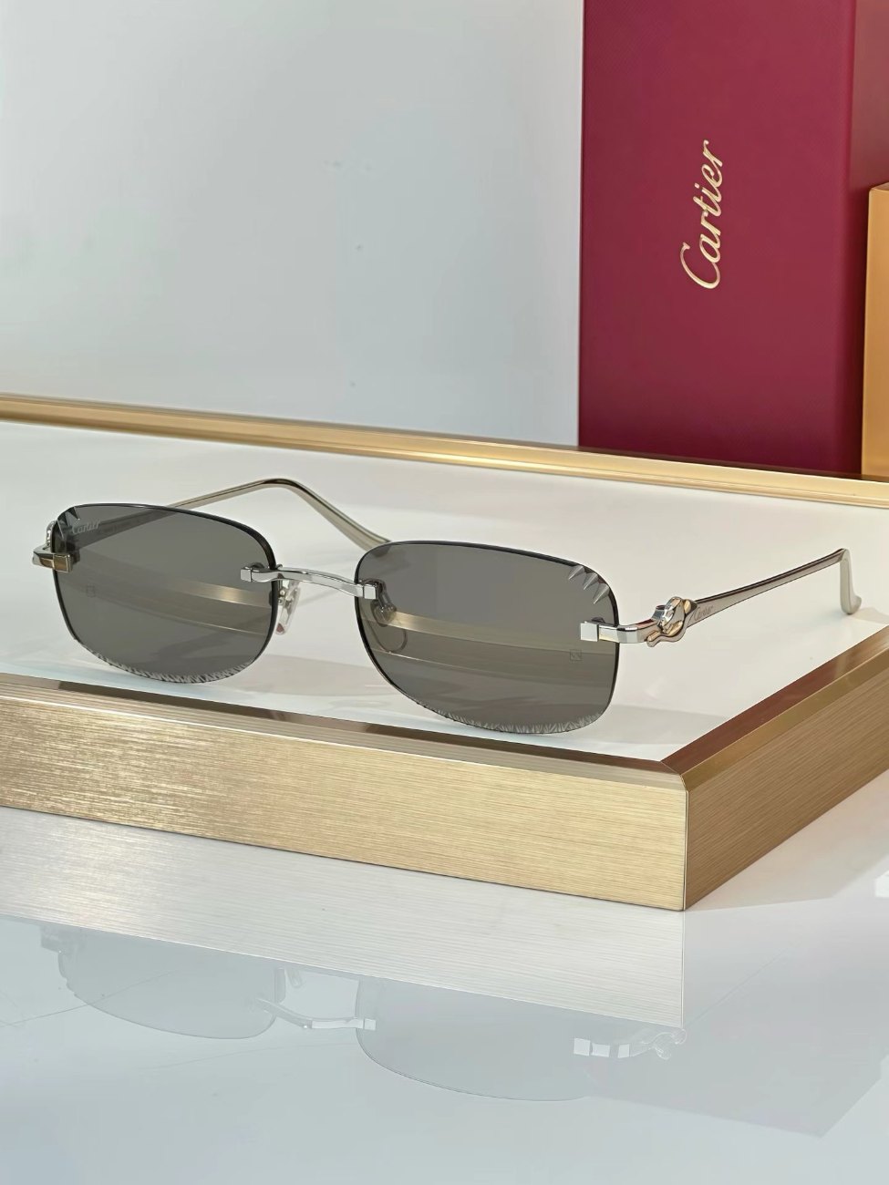 CARTIER — NO LOGO STORE