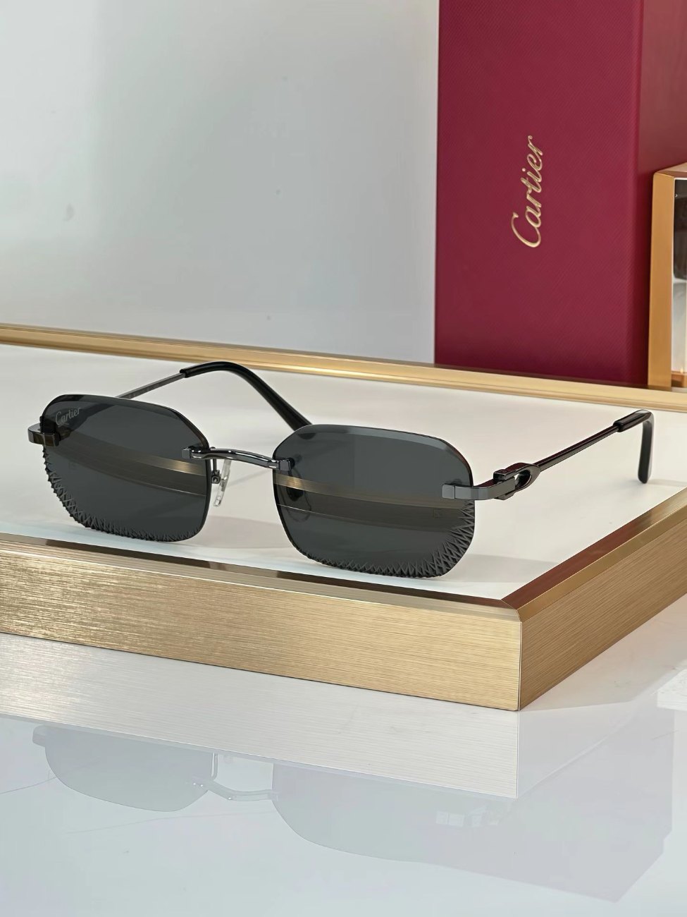 CARTIER — NO LOGO STORE
