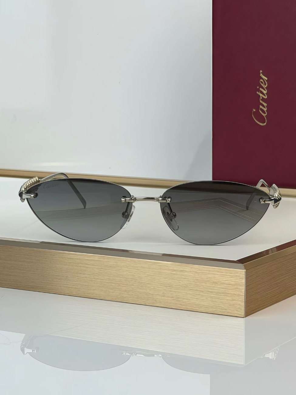 CARTIER — NO LOGO STORE