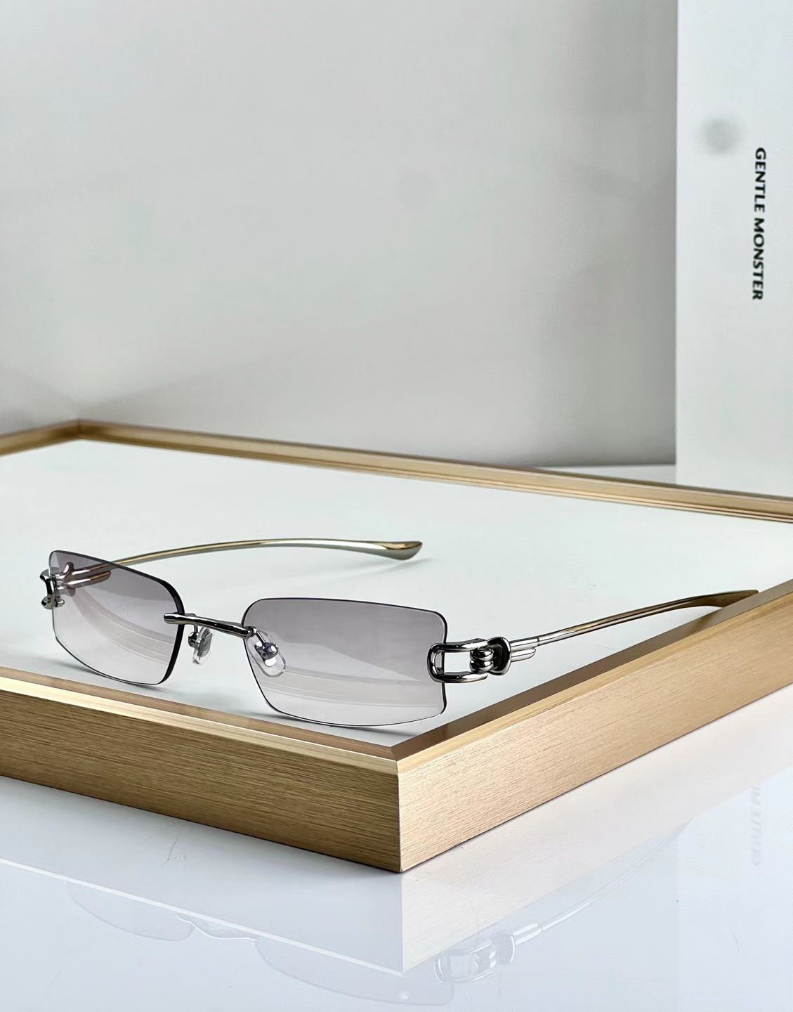 GENTLE MONSTER — NO LOGO STORE