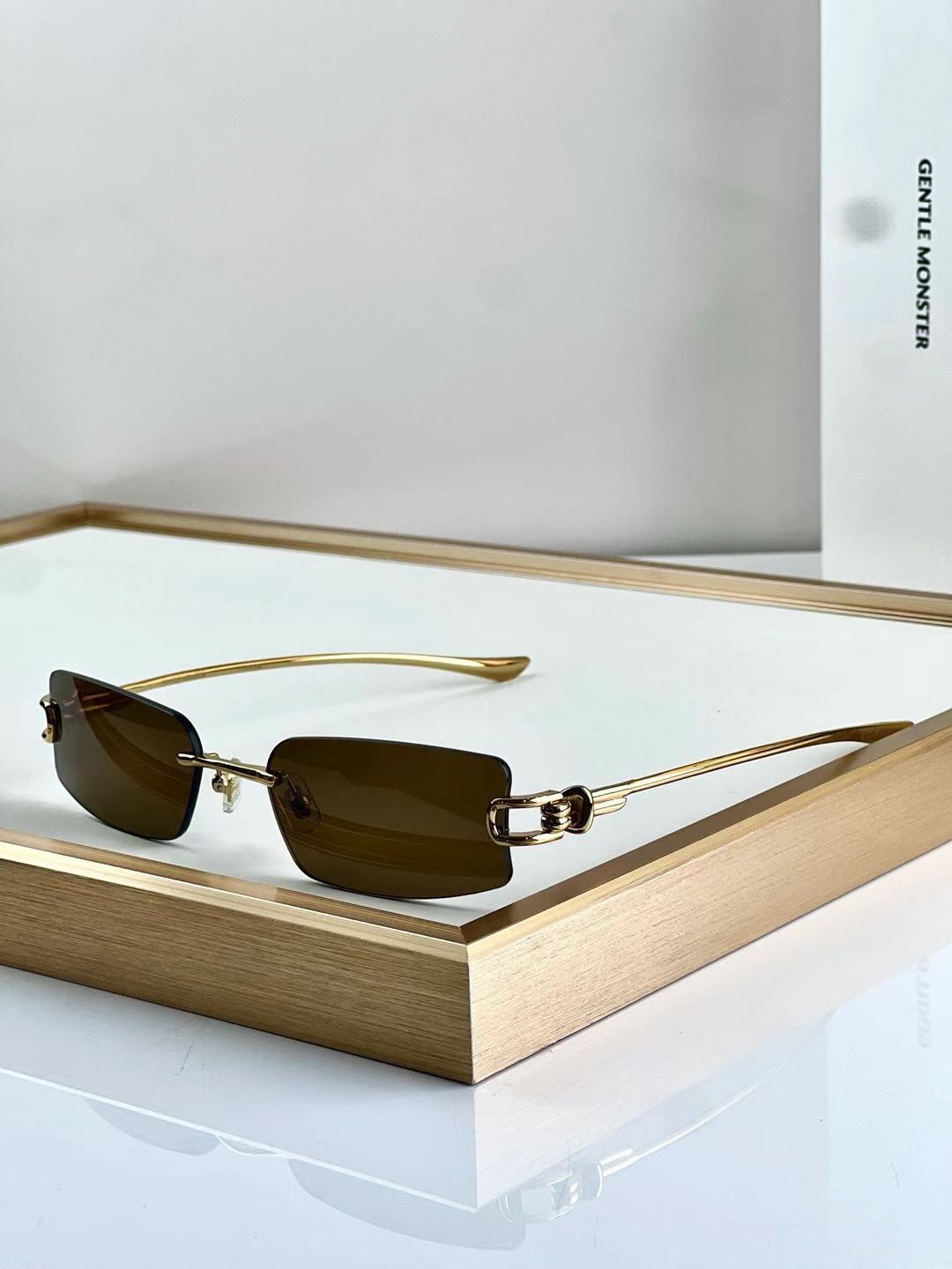 GENTLE MONSTER — NO LOGO STORE