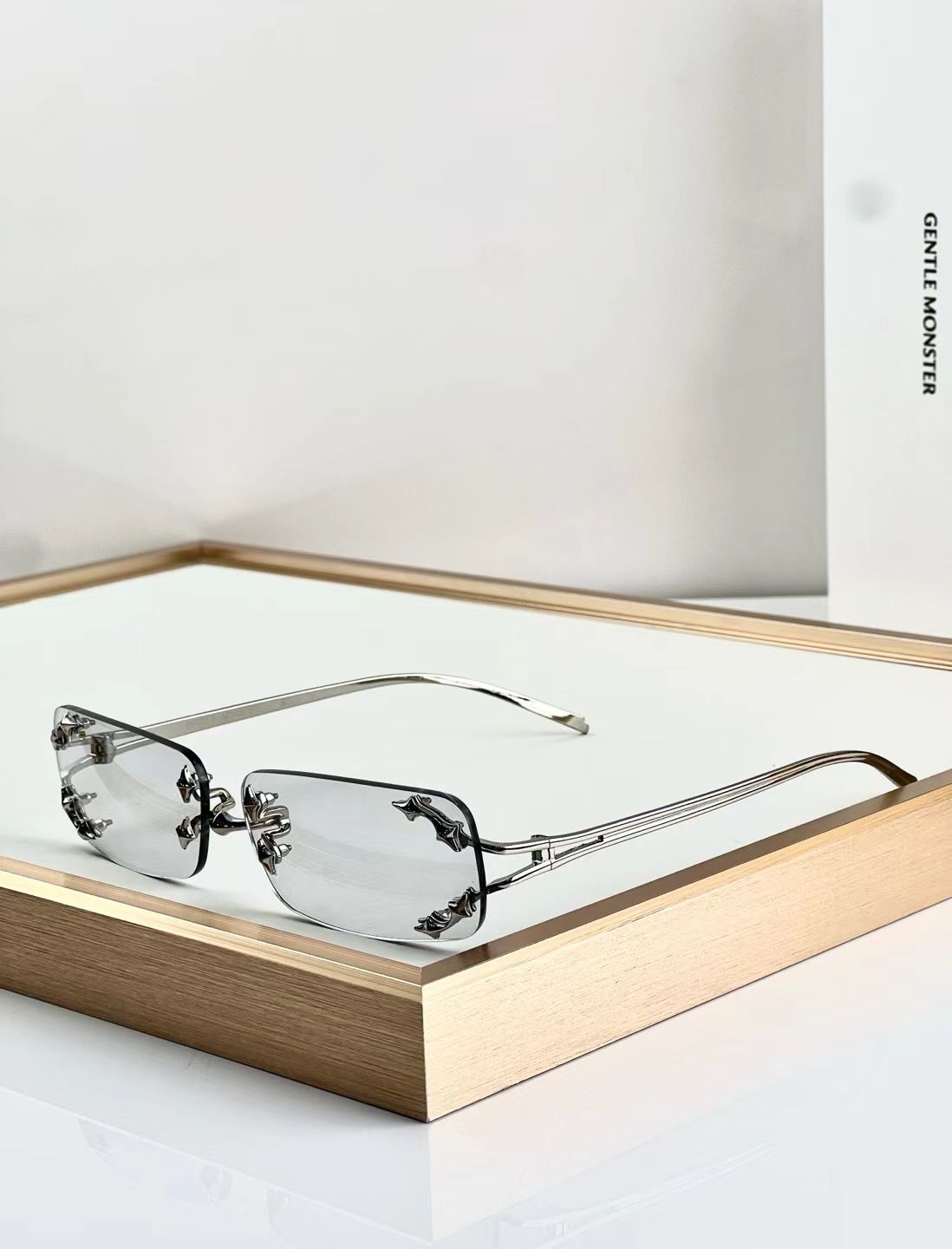 GENTLE MONSTER — NO LOGO STORE
