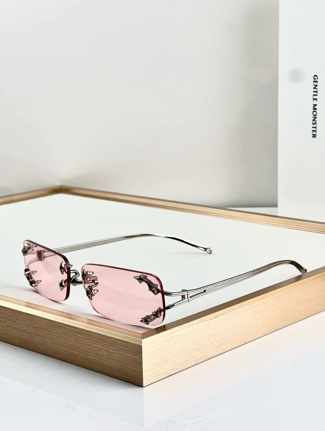 GENTLE MONSTER — NO LOGO STORE