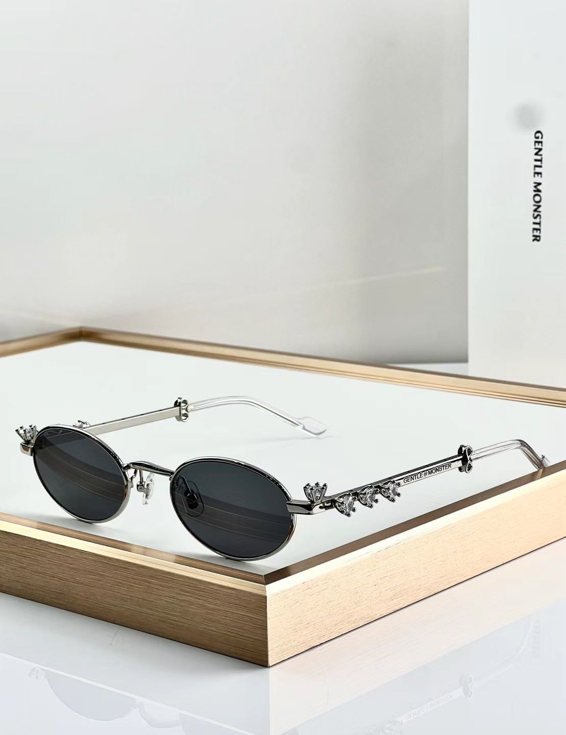 GENTLE MONSTER — NO LOGO STORE