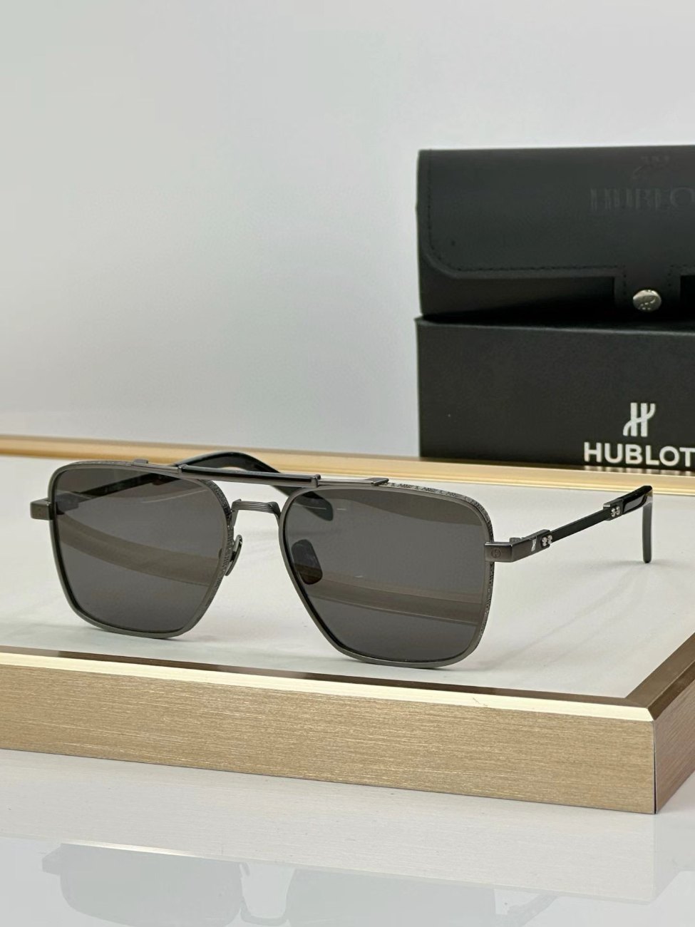 HUBLOT — NO LOGO STORE