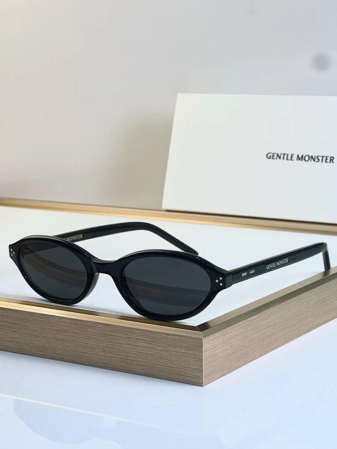 GENTLE MONSTER — NO LOGO STORE