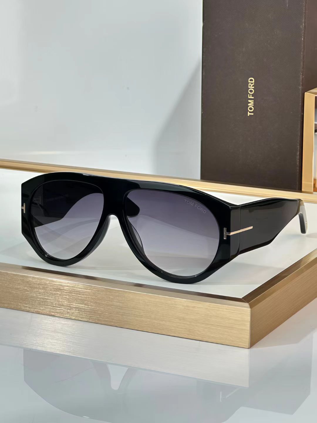 TOM FORD — NO LOGO STORE
