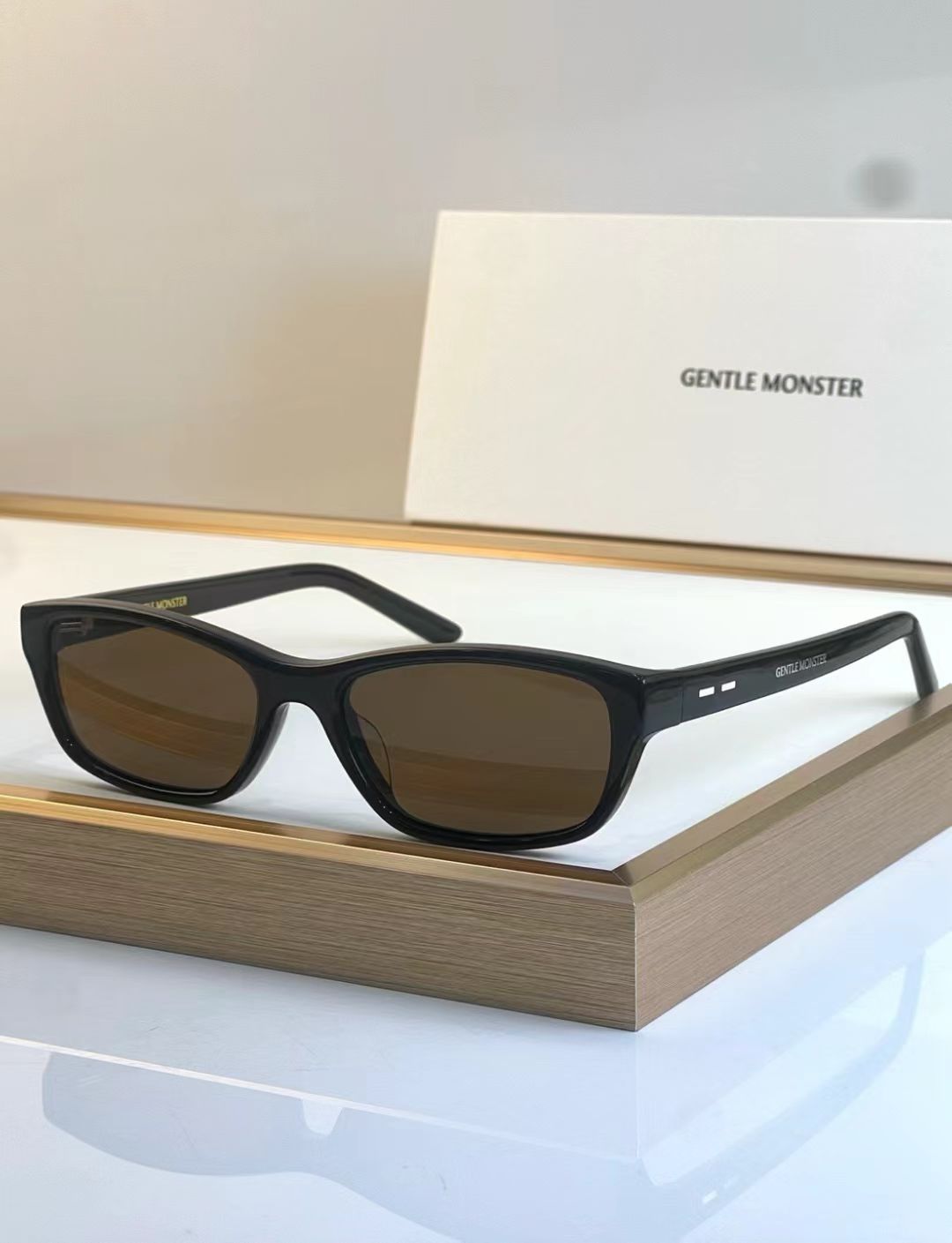 GENTLE MONSTER — NO LOGO STORE