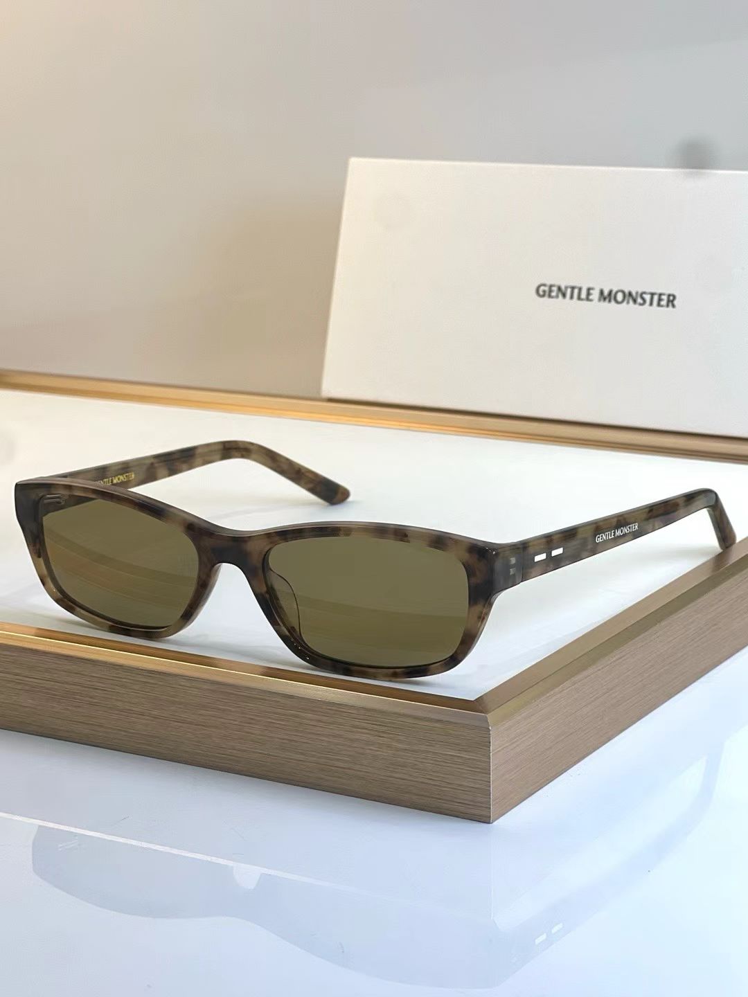 GENTLE MONSTER — NO LOGO STORE