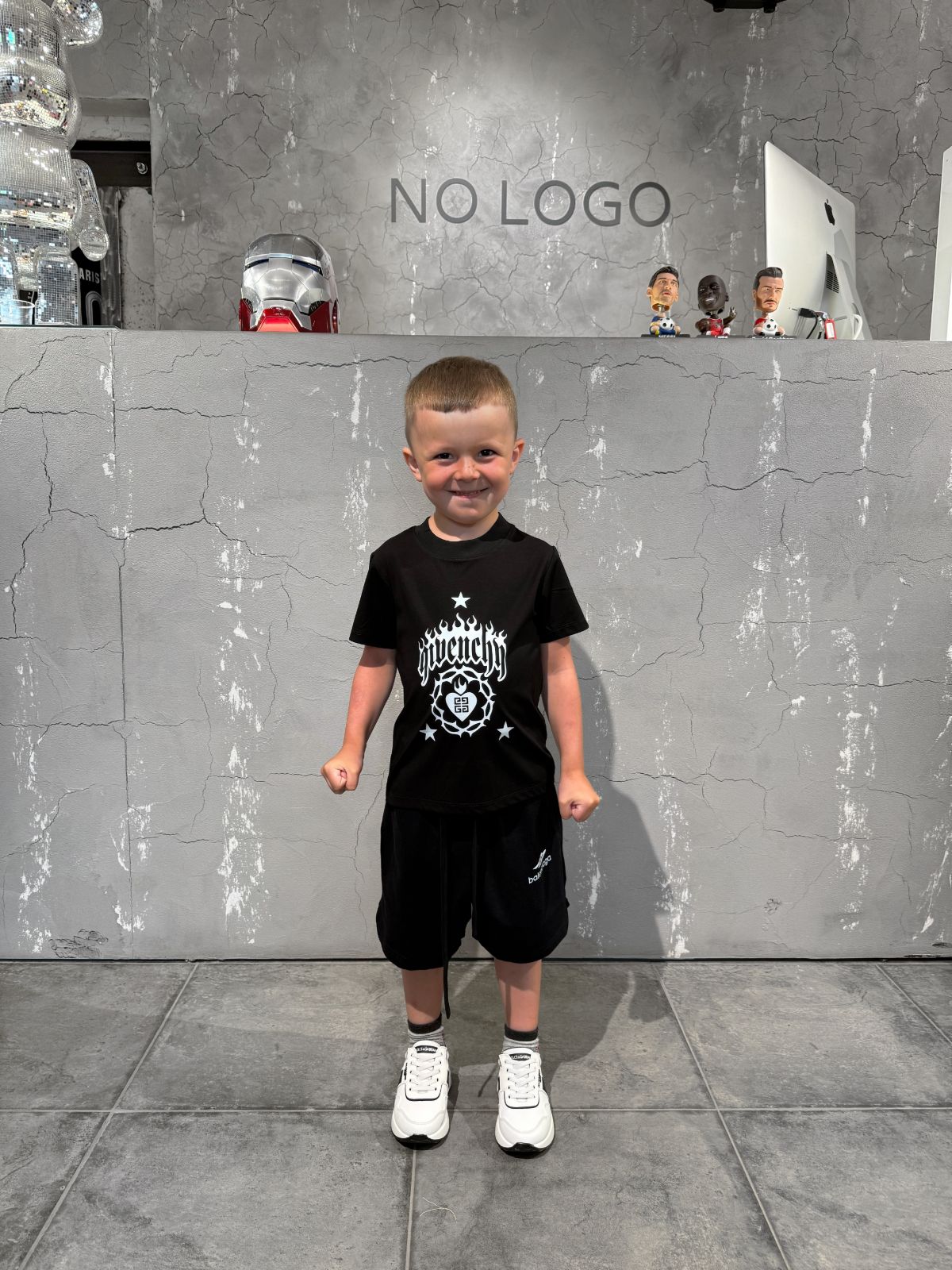 Футболка GIVENCHY — NO LOGO STORE