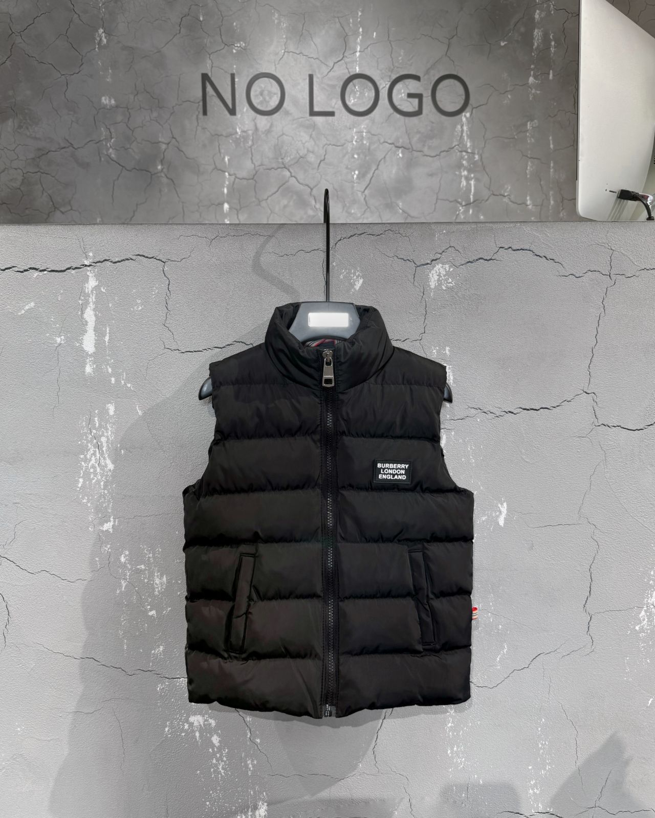 Жилет BURBERRY — NO LOGO STORE