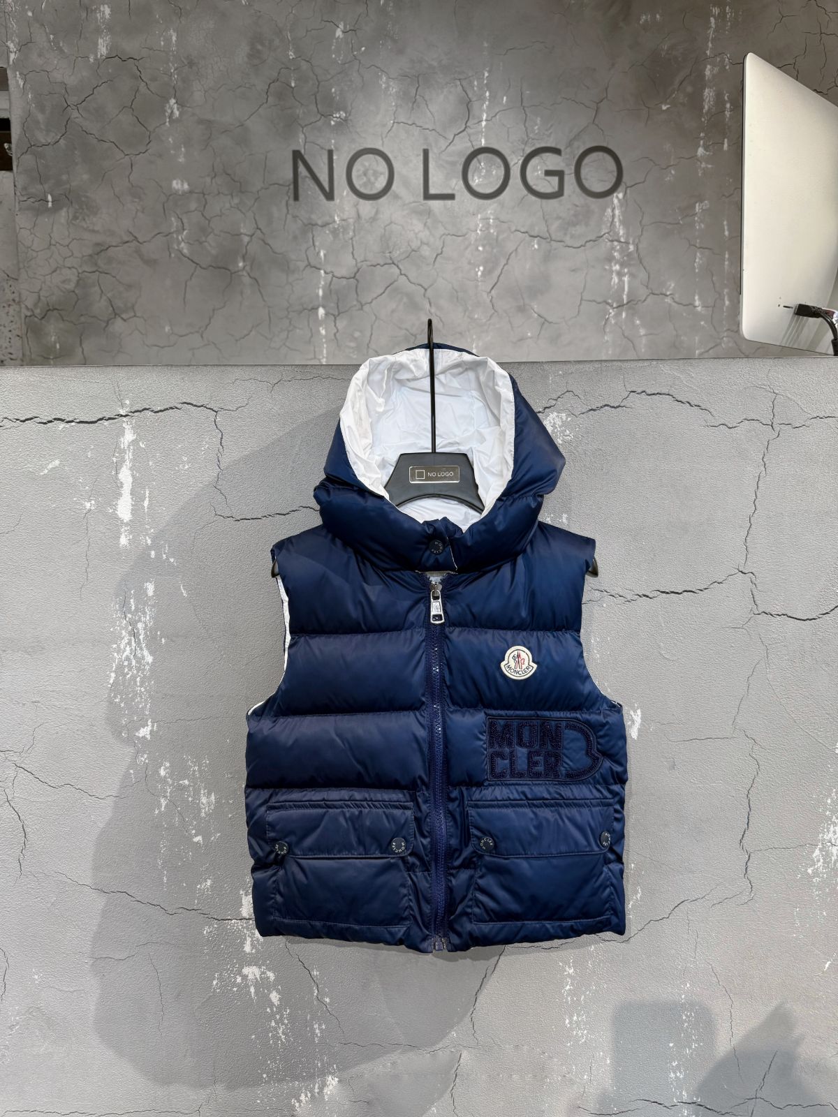 Жилет MONCLER — NO LOGO STORE