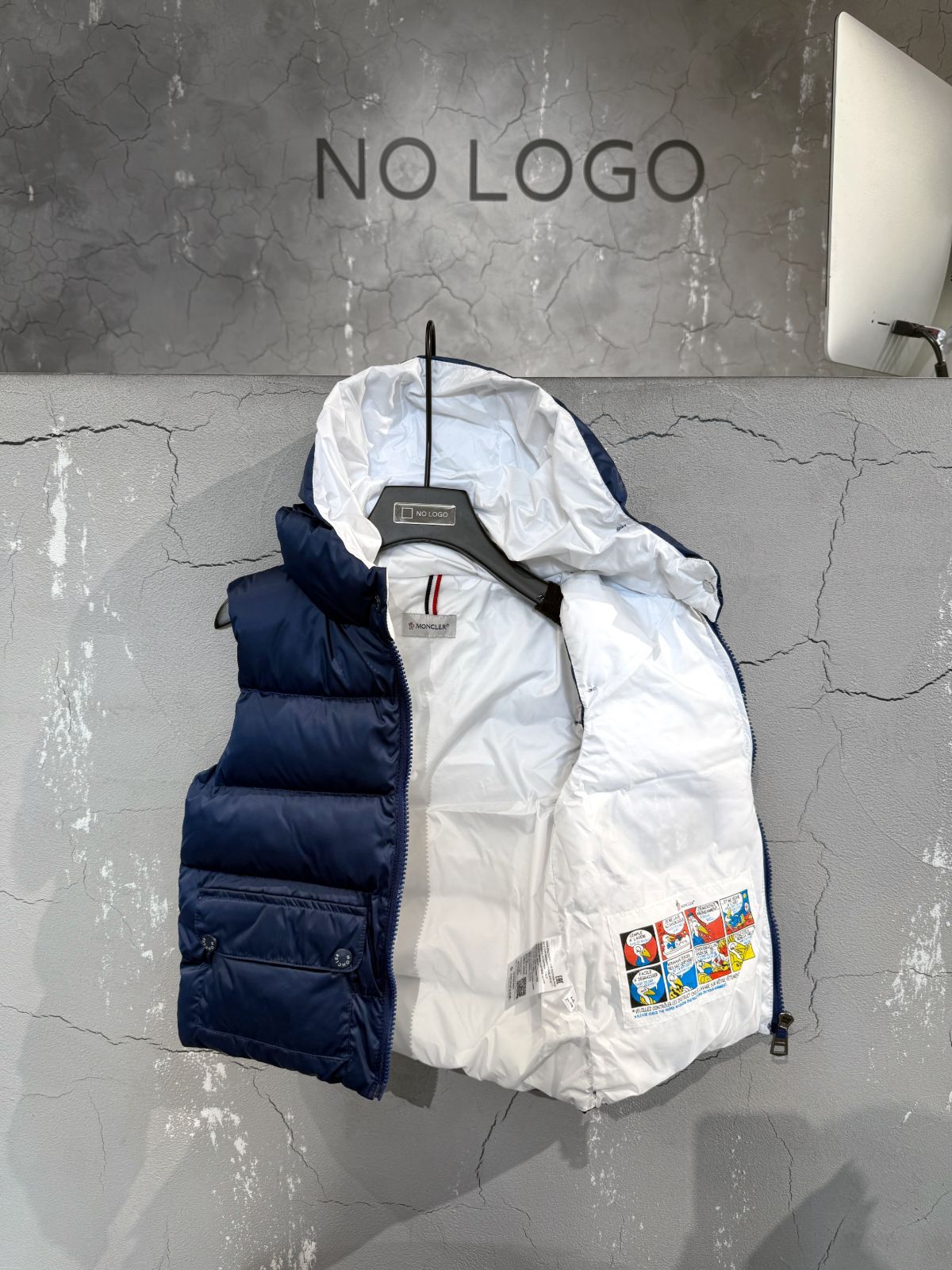 Жилет MONCLER — Детское, NO LOGO STORE (фото 2)