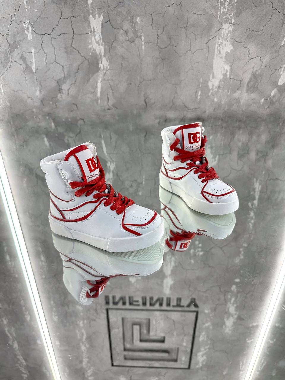 DOLCE & GABBANA — NO LOGO STORE