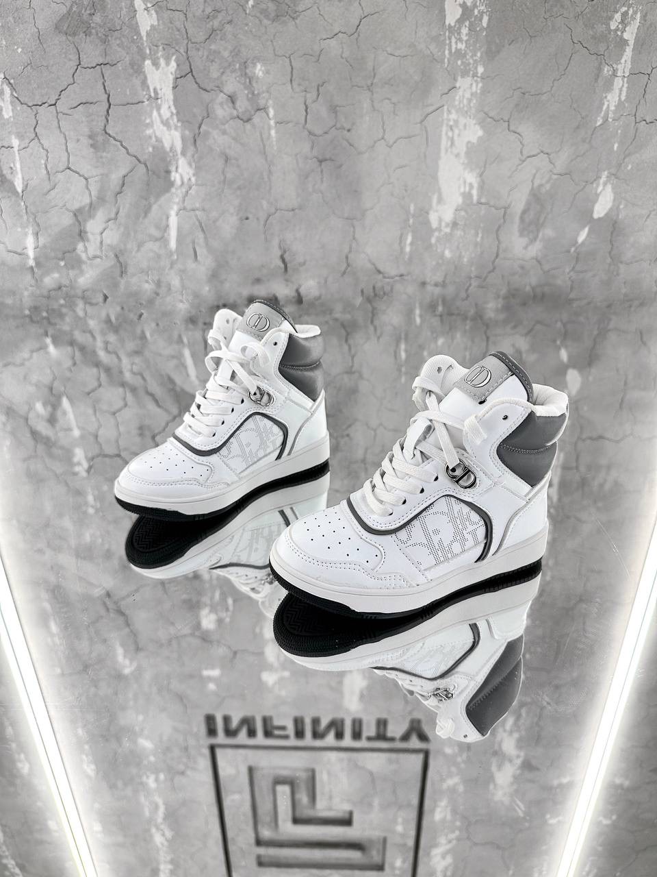 DIOR — NO LOGO STORE