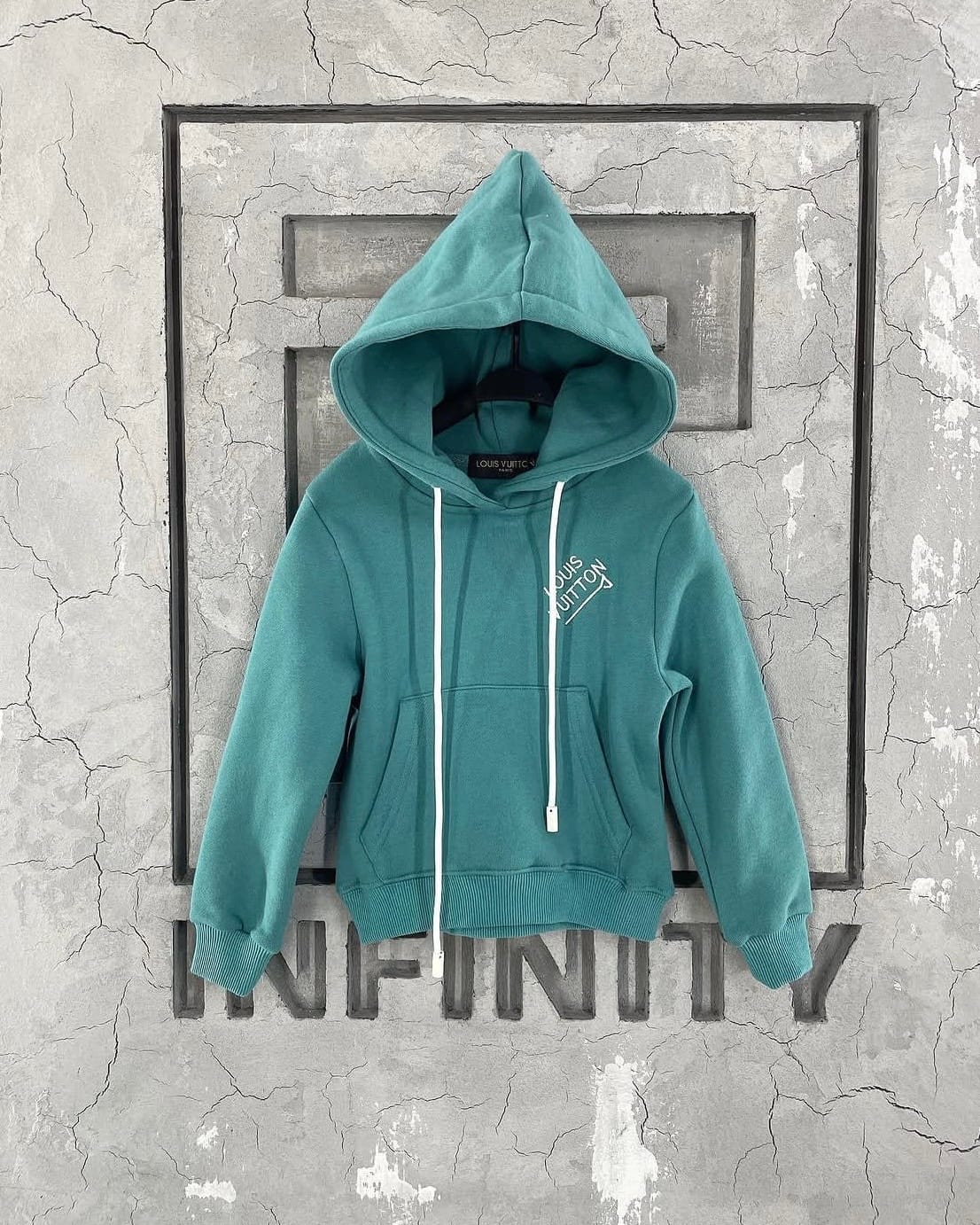 Худи LOUIS VUITTON — NO LOGO STORE