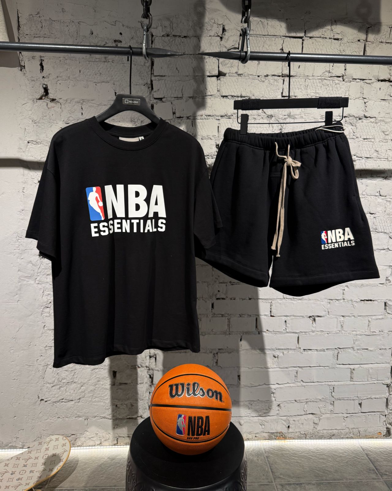 Футболка ESSENTIALS X NBA — NO LOGO STORE