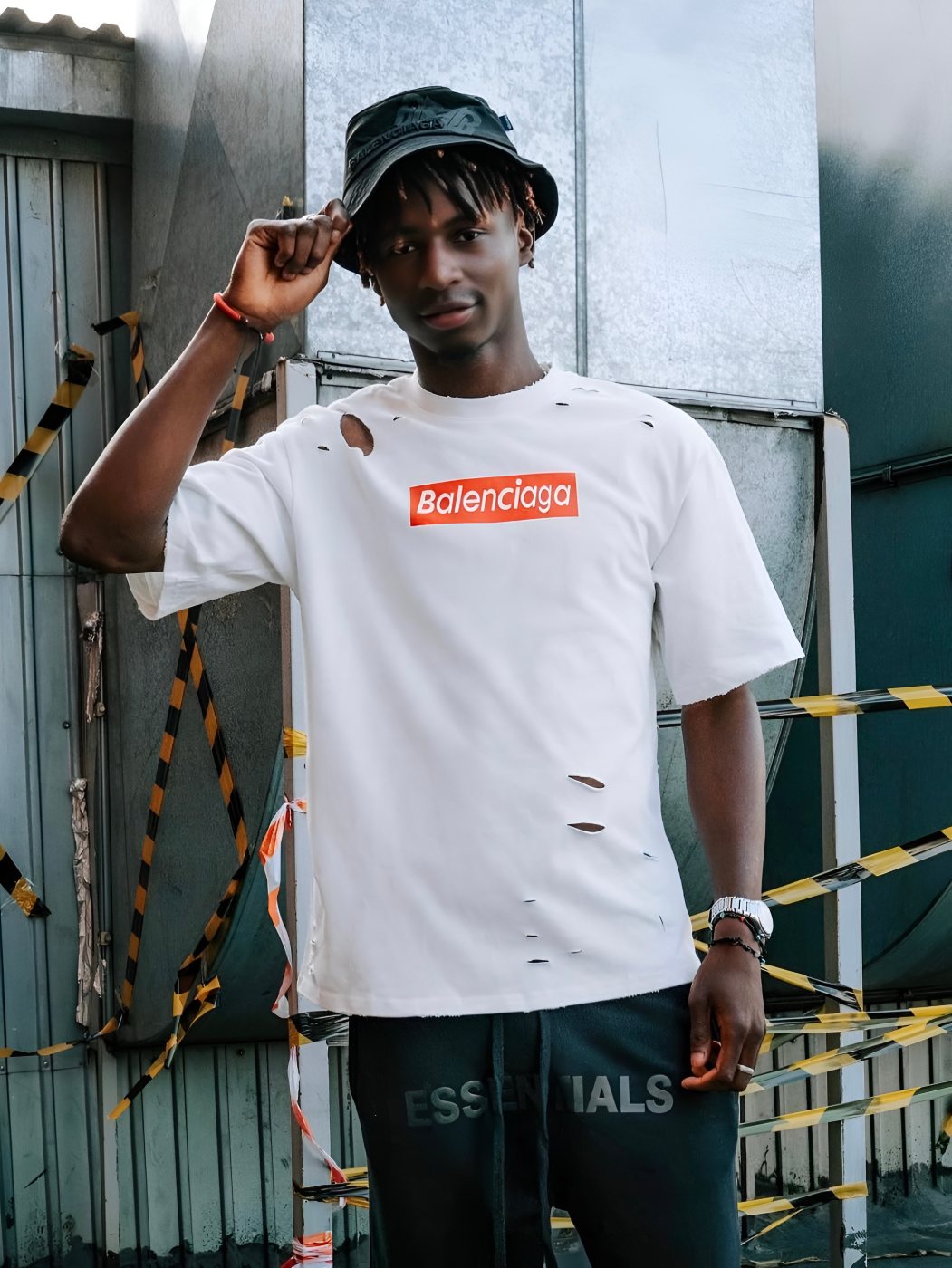 Футболка BALENCIAGA — NO LOGO STORE