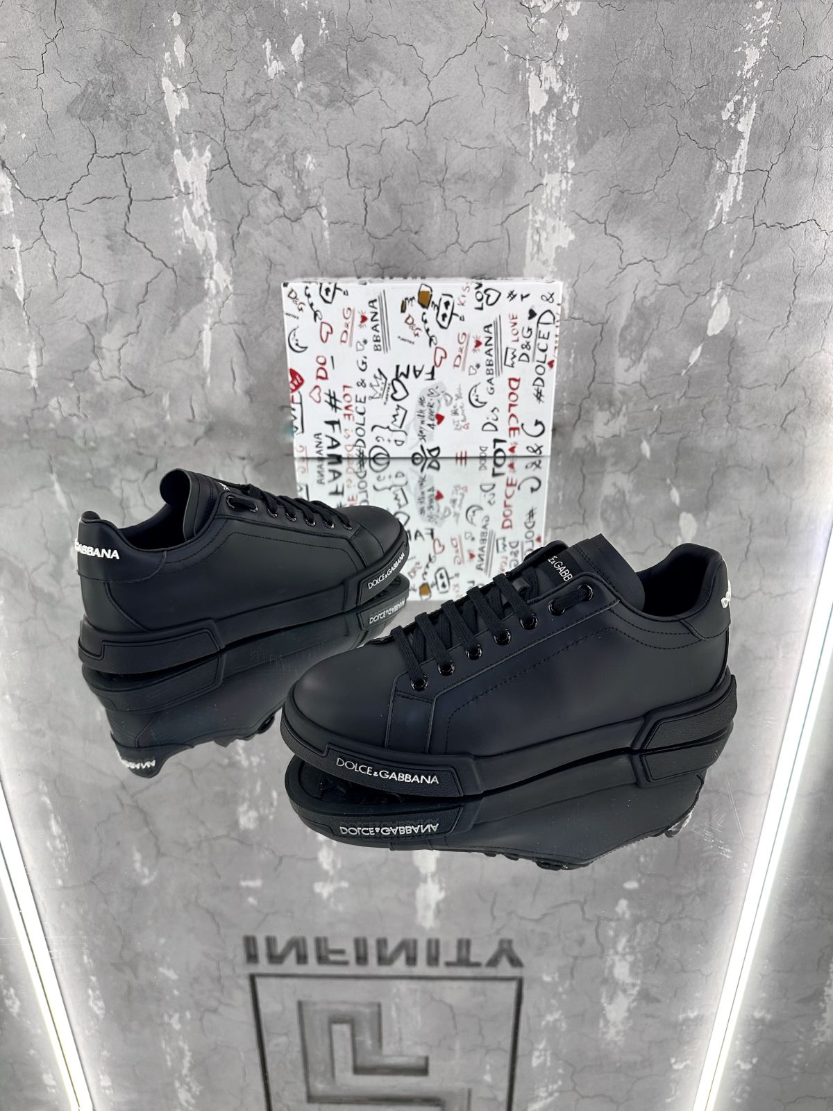 DOLCE & GABBANA — NO LOGO STORE