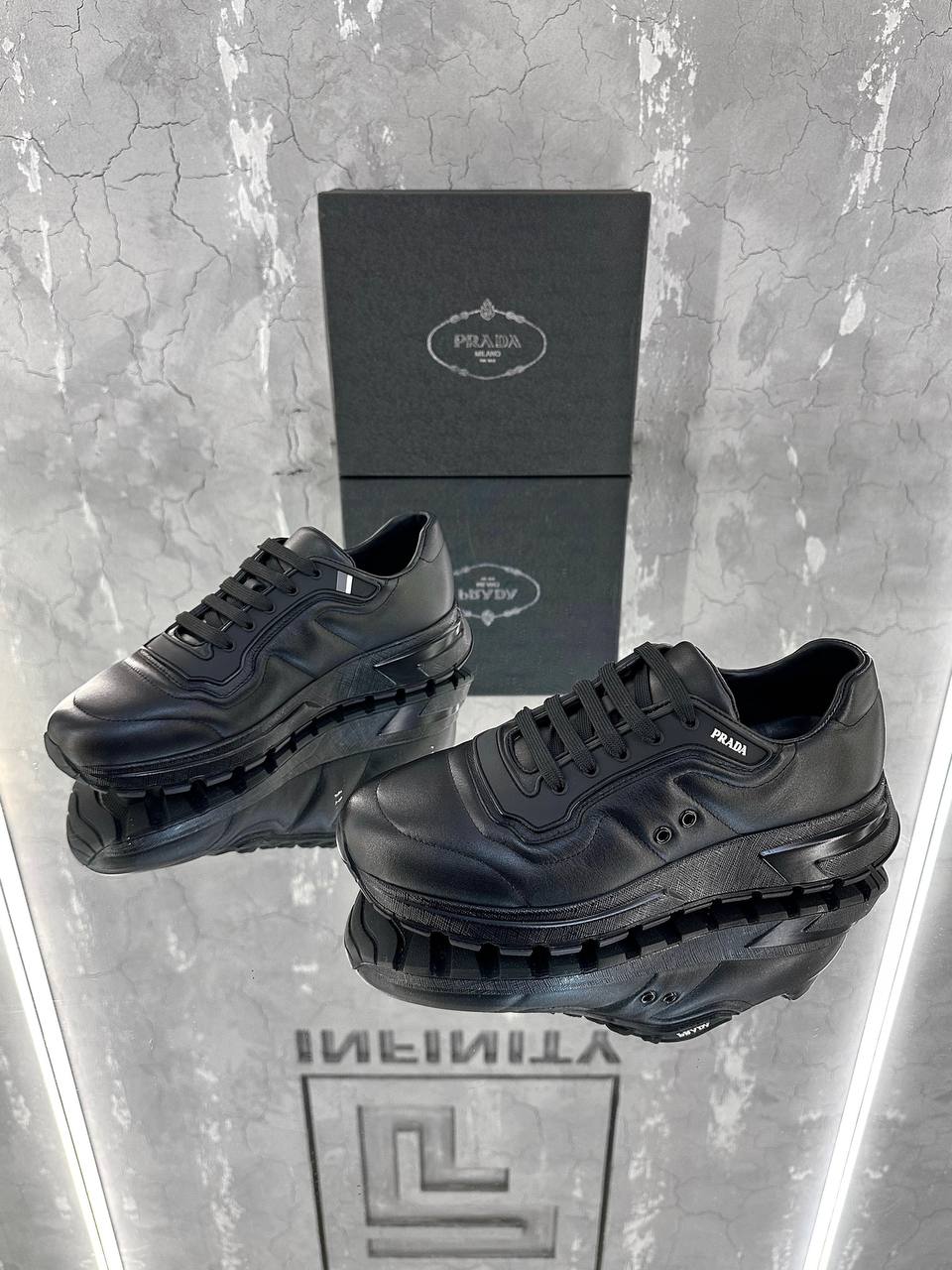 PRADA — NO LOGO STORE