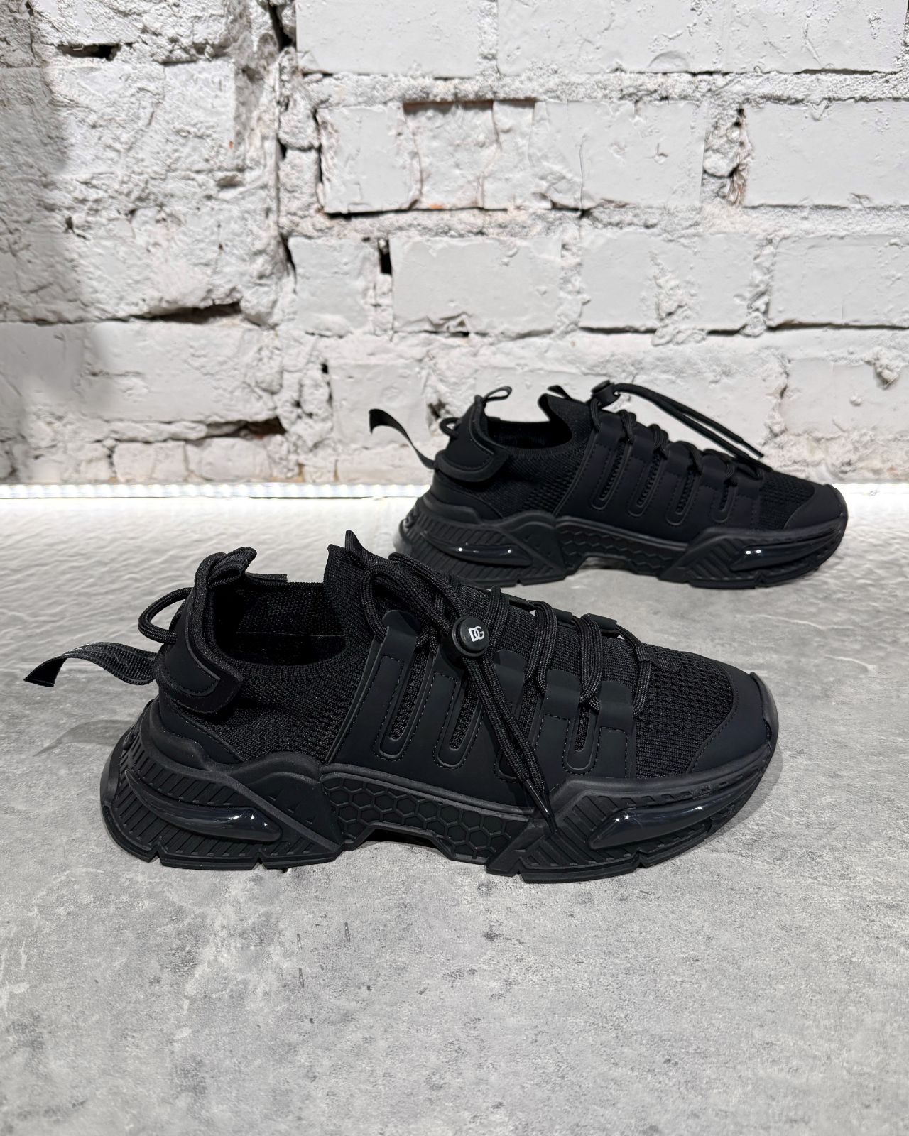 DOLCE & GABBANA — NO LOGO STORE