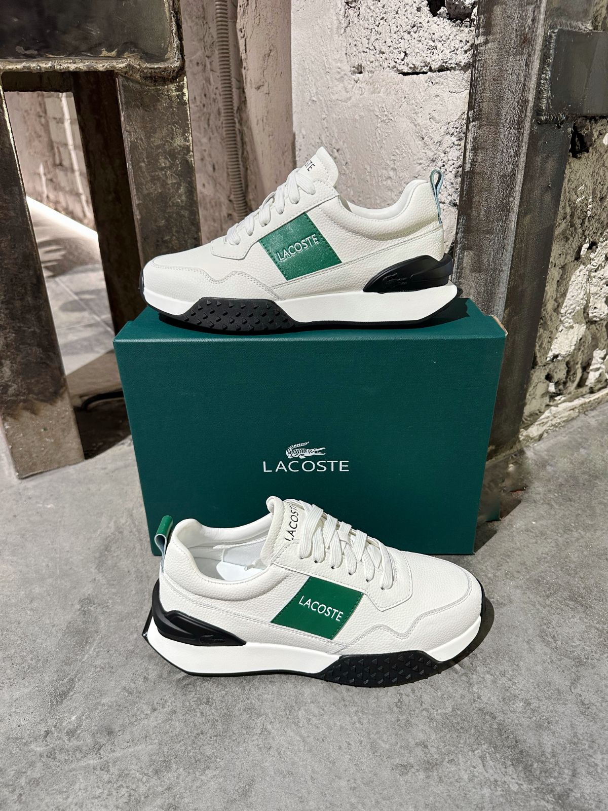 LACOSTE — NO LOGO STORE