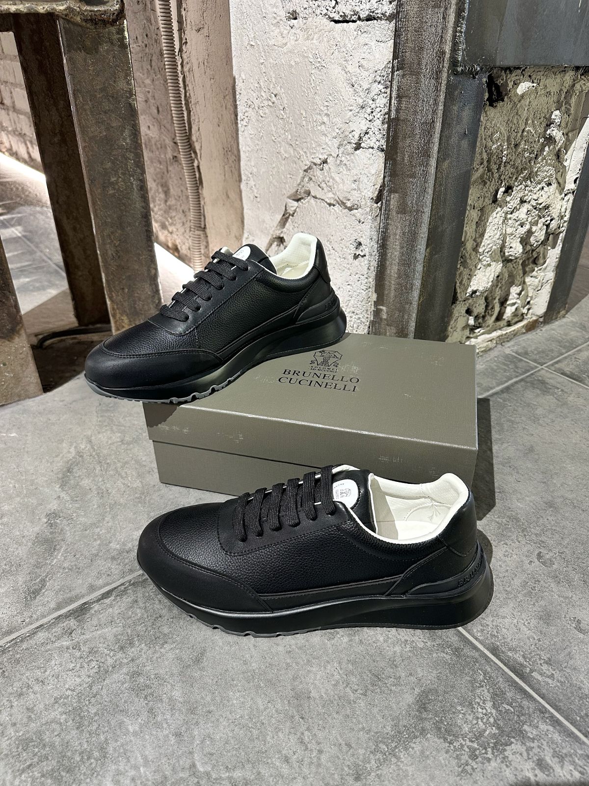 BRUNELLO CUCINELLI — NO LOGO STORE