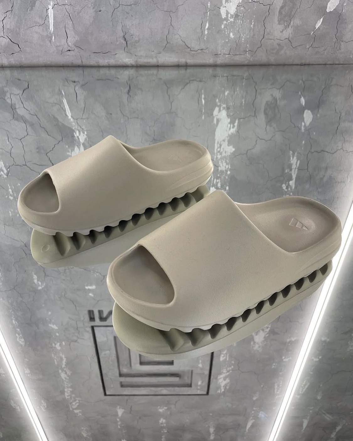 ADIDAS YEEZY SLIDE — NO LOGO STORE