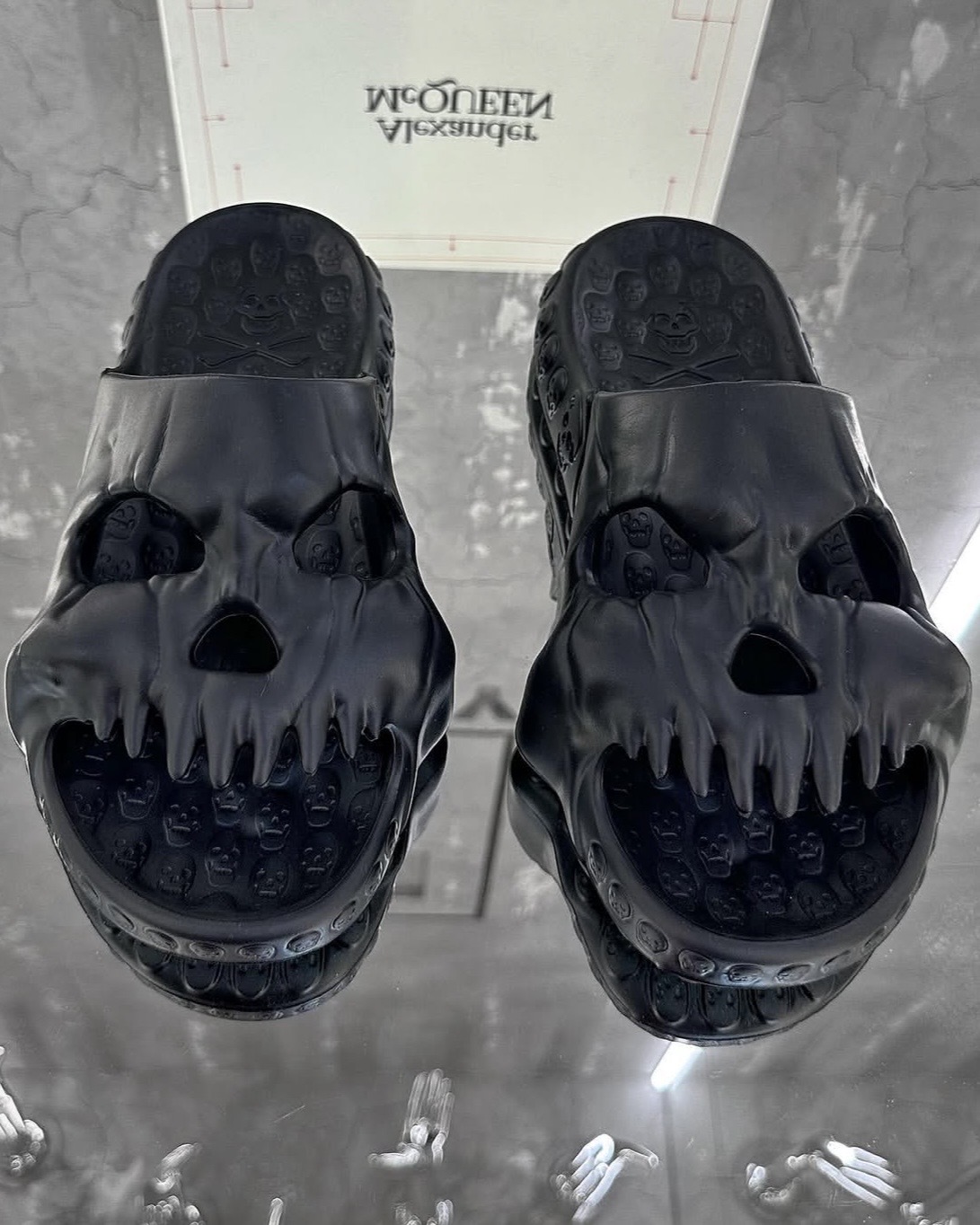 ALEXANDER MCQEEN — NO LOGO STORE