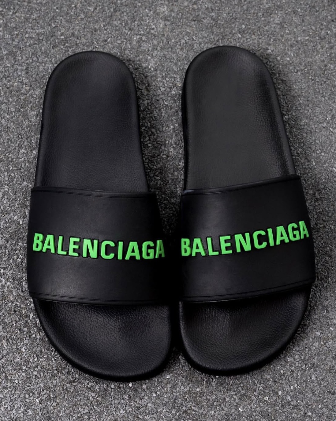 BALENCIAGA — NO LOGO STORE