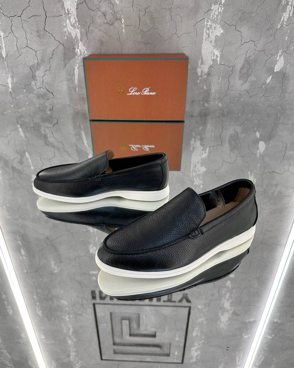 LORO PIANA — NO LOGO STORE