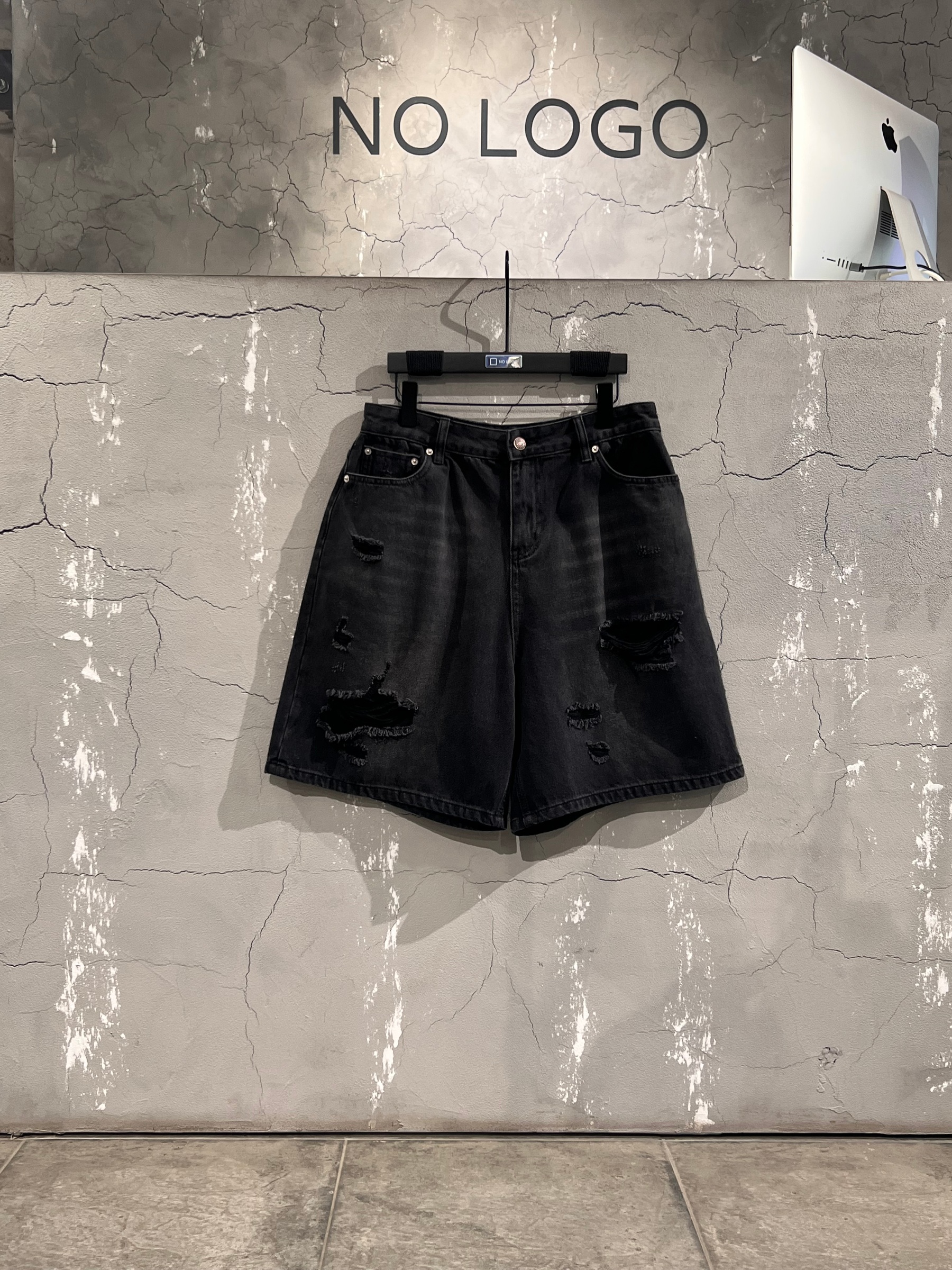 Шорты BALENCIAGA — NO LOGO STORE