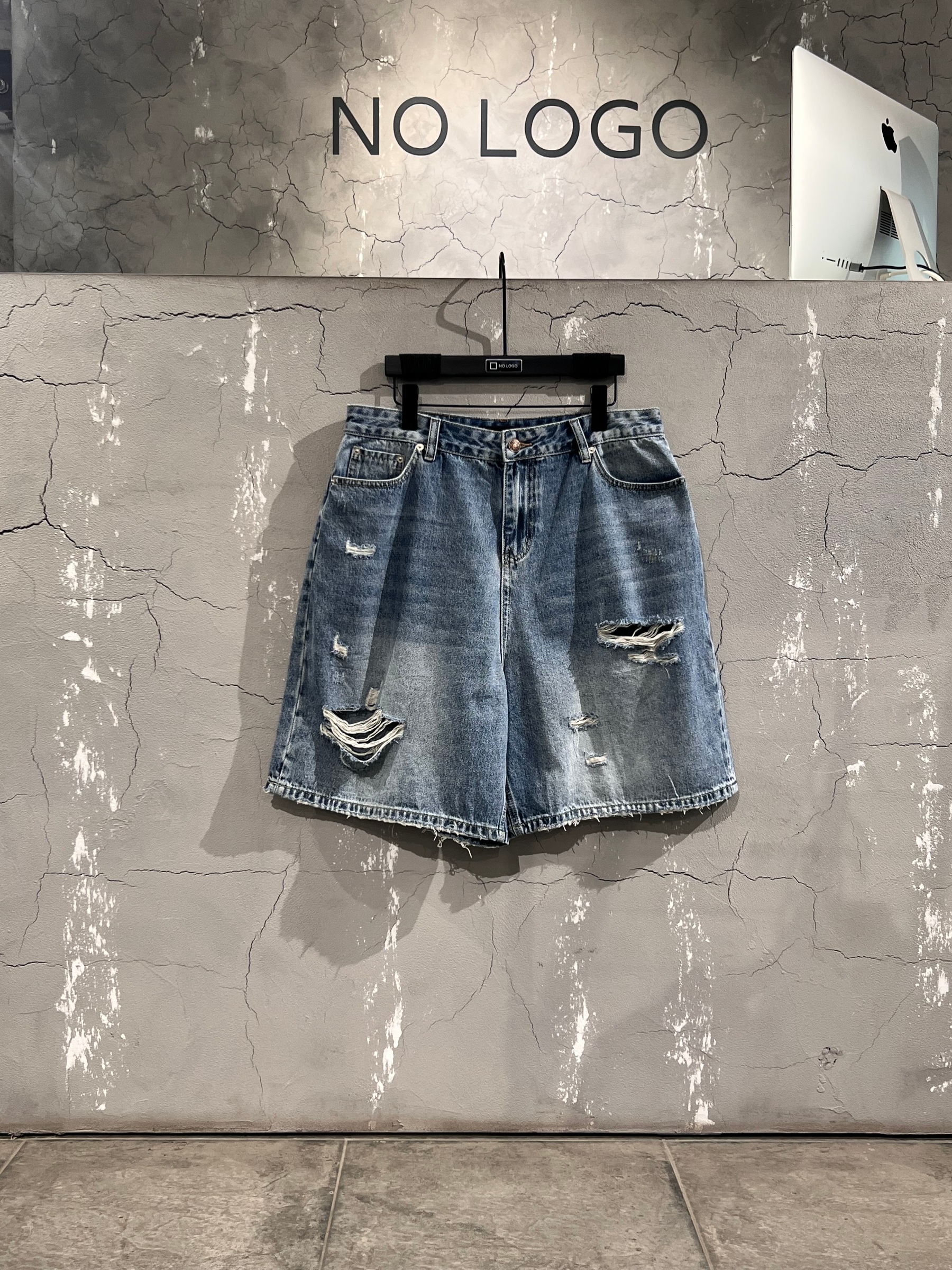 Шорты BALENCIAGA — NO LOGO STORE
