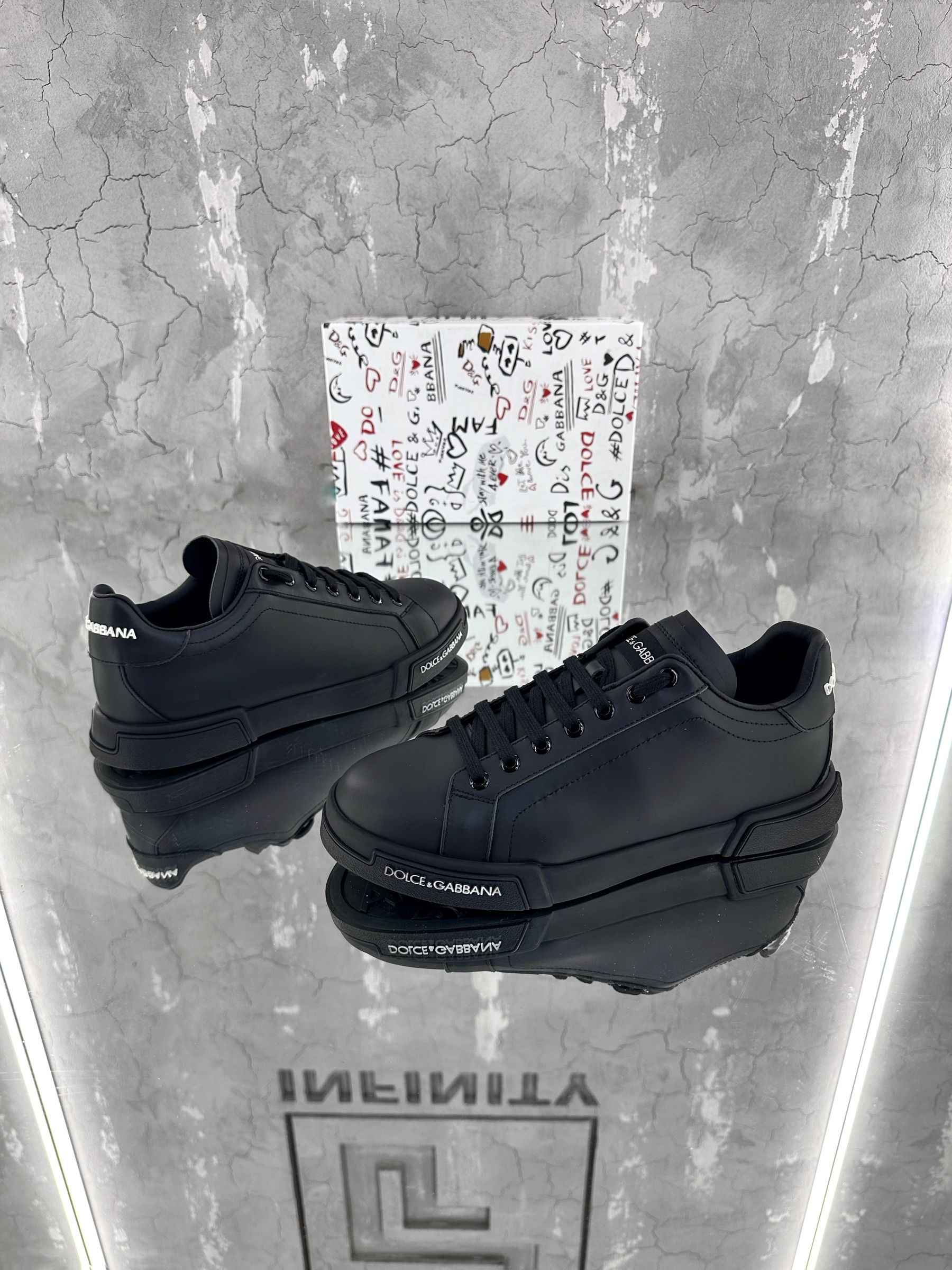DOLCE & GABBANA — NO LOGO STORE