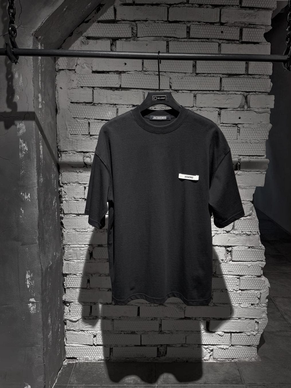 Футболка JACQUEMUS — NO LOGO STORE