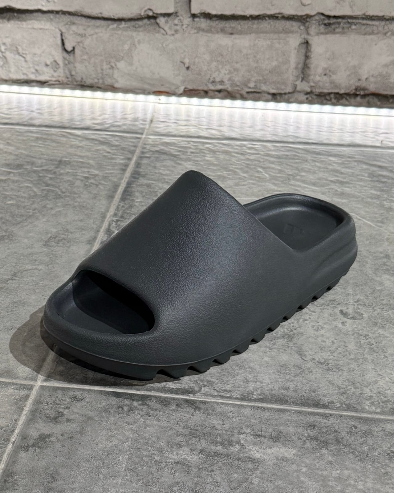 ADIDAS YEEZY SLIDE — NO LOGO STORE