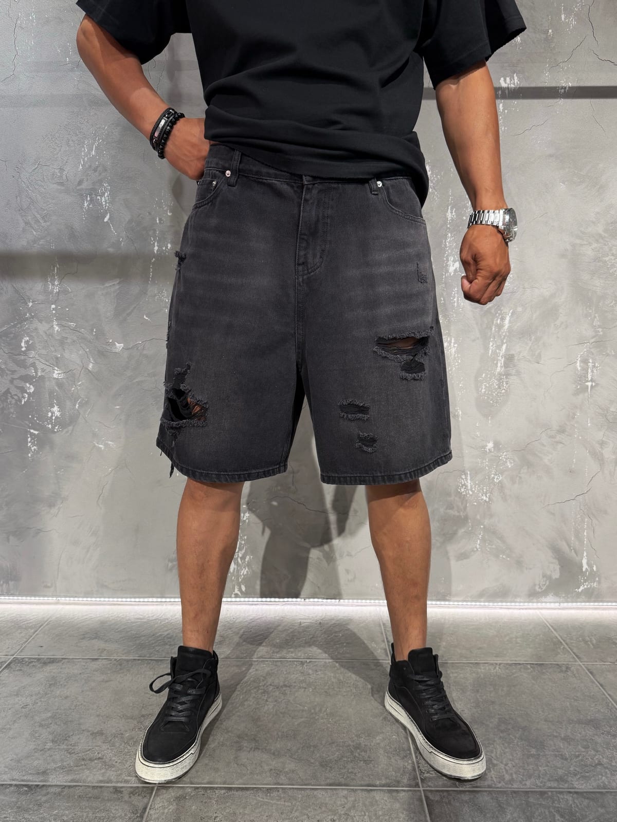 Шорты BALENCIAGA — NO LOGO STORE