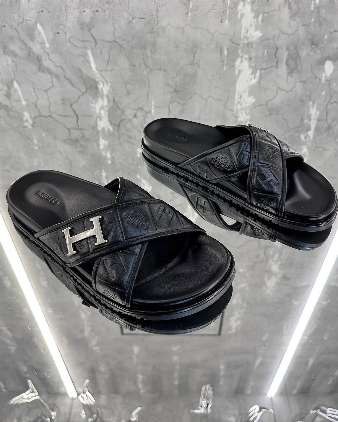 HERMES — NO LOGO STORE