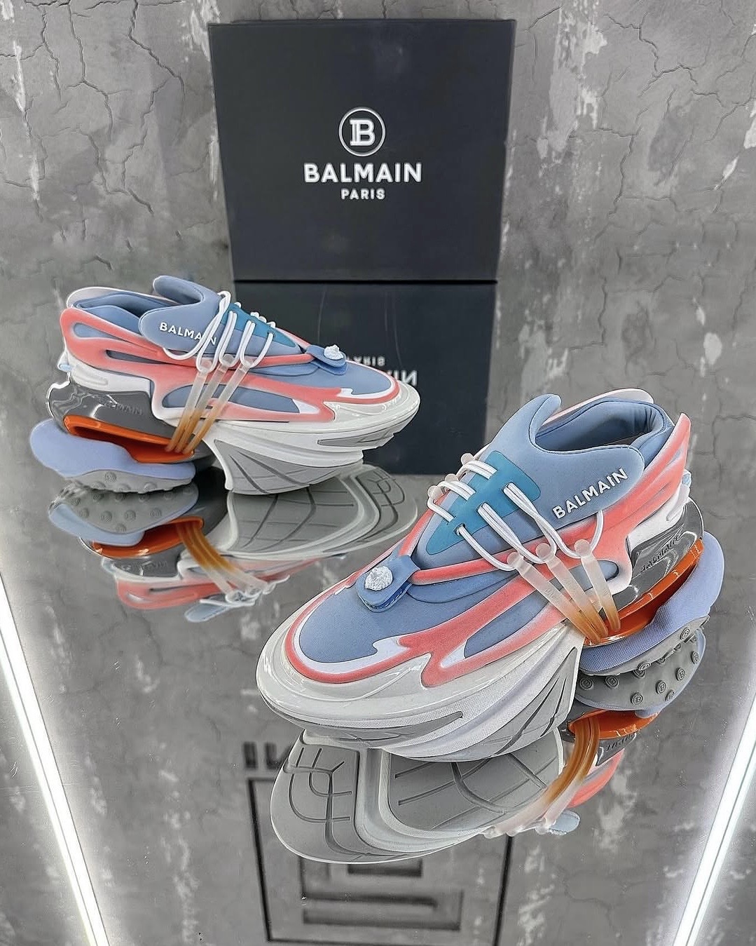BALMAIN — NO LOGO STORE
