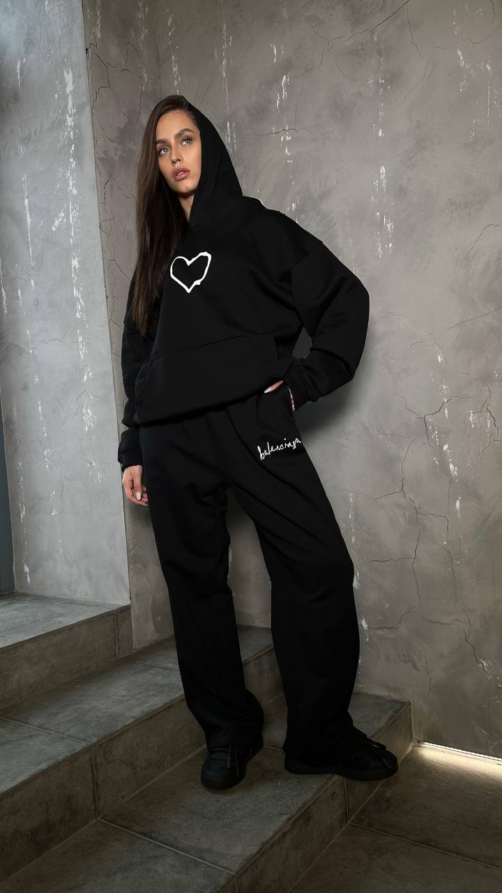 Костюм BALENCIAGA — NO LOGO STORE
