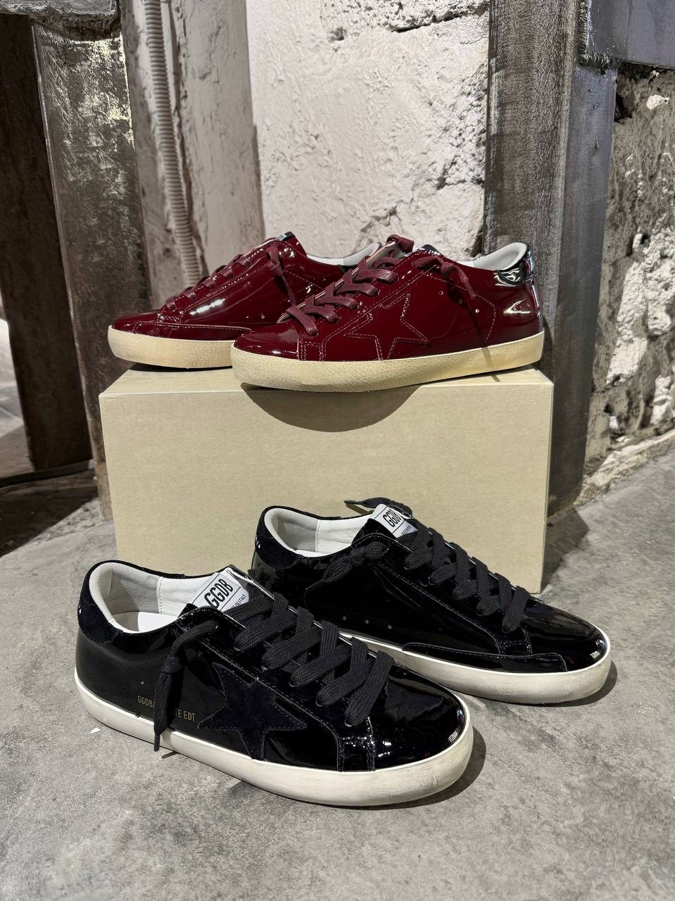 GOLDEN GOOSE / BLACK — NO LOGO STORE