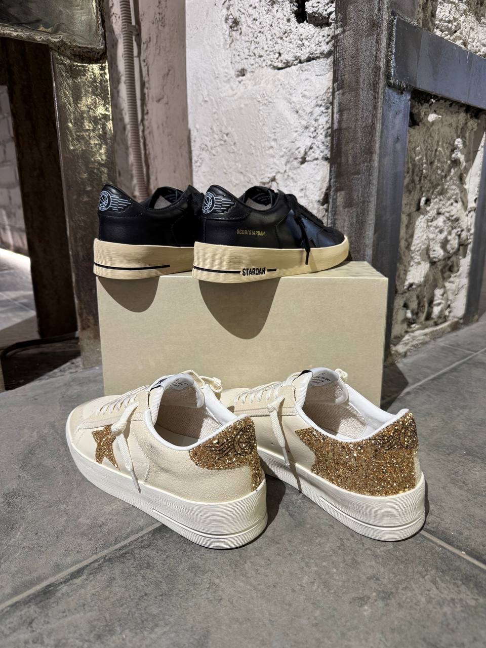 GOLDEN GOOSE — Женское, NO LOGO STORE (фото 3)