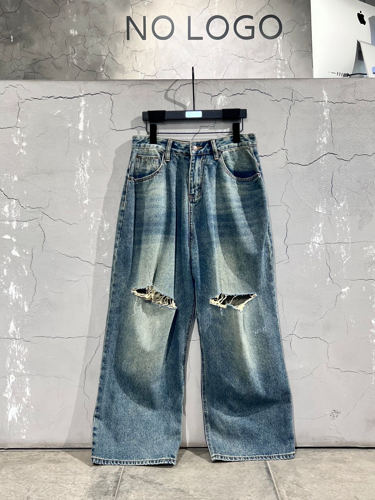 Джинсы BALENCIAGA — NO LOGO STORE