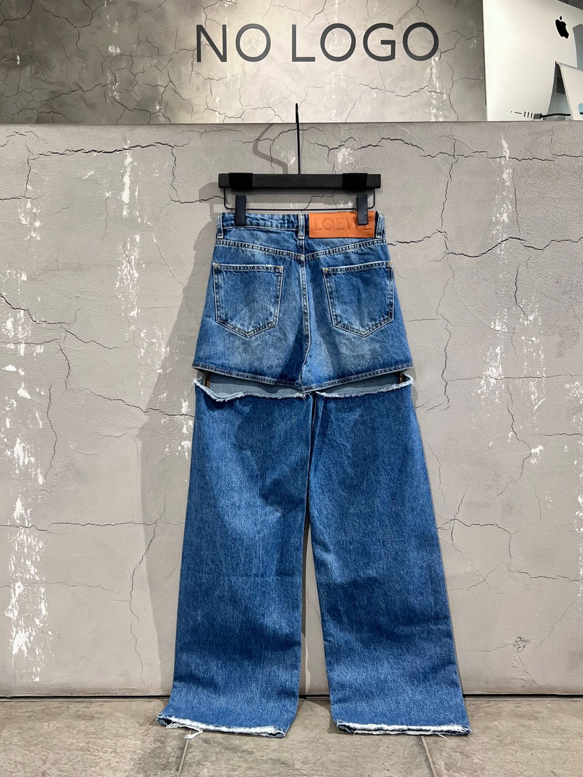 Джинсы LOEWE — Женское, NO LOGO STORE (фото 2)