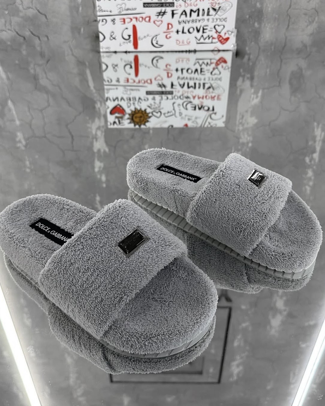 DOLCE & GABBANA — NO LOGO STORE
