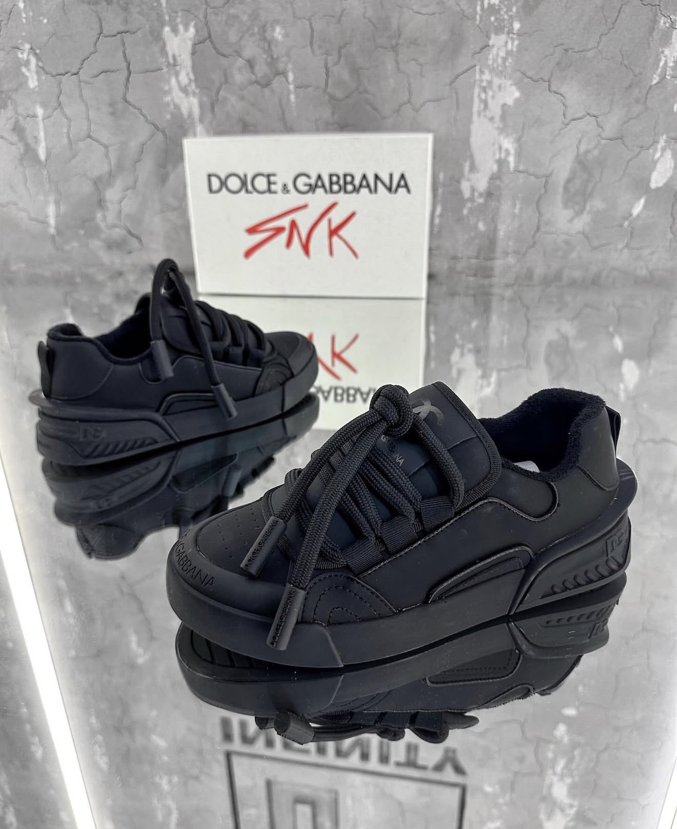 DOLCE & GABBANA — NO LOGO STORE